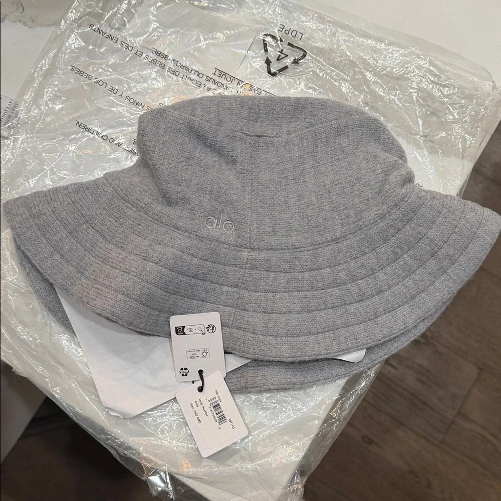 ALO YOGA | ✨NEW✨ Merino Wool Bucket Hat in Hazy Heather Grey